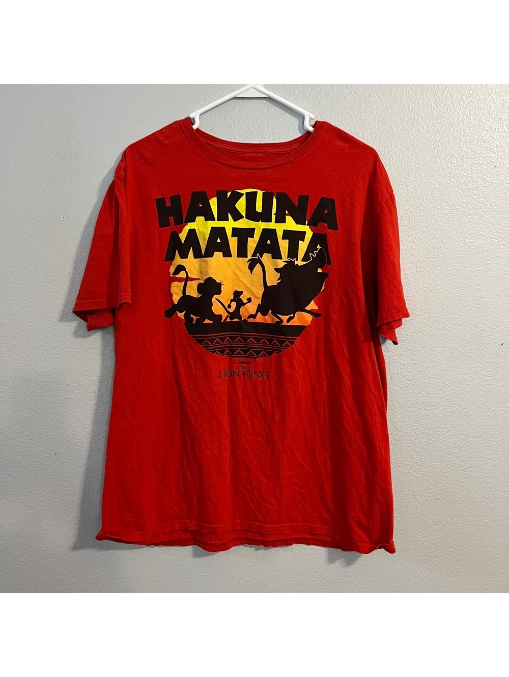 Disney The Lion King Hakuna Matata Red Graphic T-Shirt XL